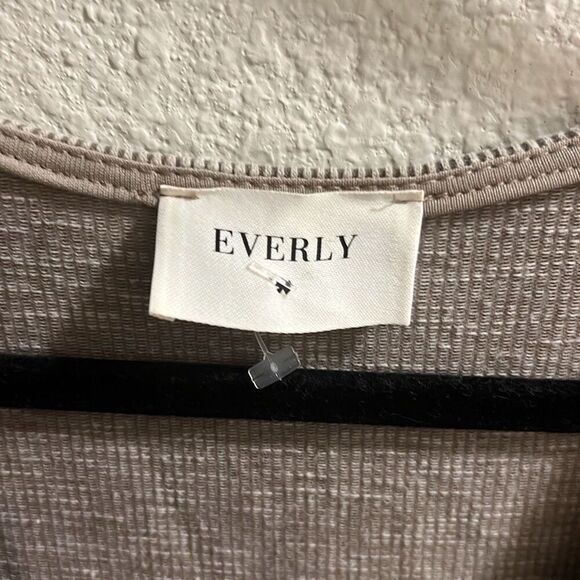 ✨Everly Cold Shoulder Long Sleeve Ribbed Tan Sz Medium Dress✨ - Picture 6 of 7